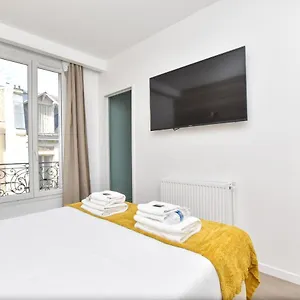 https://cosy-bedroom-tour-eiffel-champs-de-mars-12a.fr-paris.fr