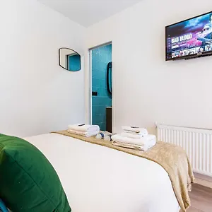 https://cosy-bedroom-tour-eiffel-champs-de-mars-15b.fr-paris.fr